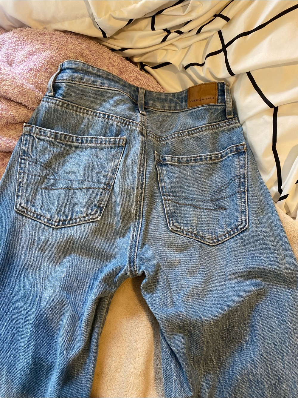 AE Ripped Highest Waist '90s Flare Jean - Picture 3 of 3
